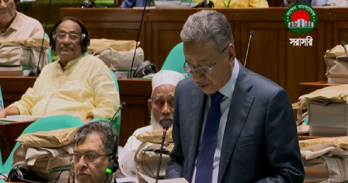 বাজেট উপস্থাপন করছেন অর্থমন্ত্রী