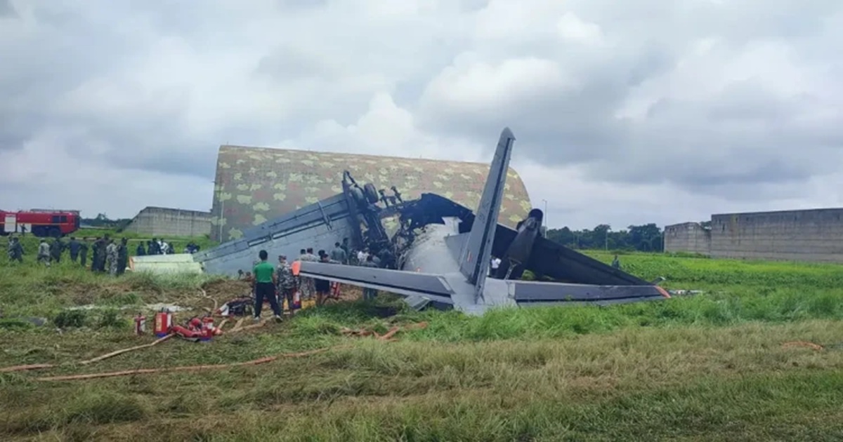 অবতরণের আগমুহূর্তে ভারতে বিমান বিধ্বস্ত