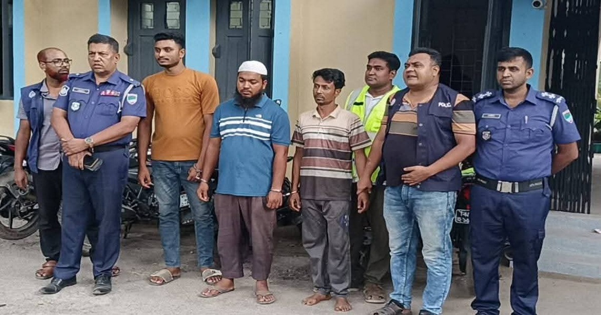 কালীগঞ্জে ৫টি চোরাই মটরসাইকেলসহ ৩ জন আটক